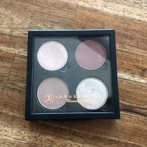 Anastasia Beverly Hills eyeshadow palette